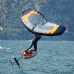 Bostalsee Wingfoiler sportlich auf dem Wasser